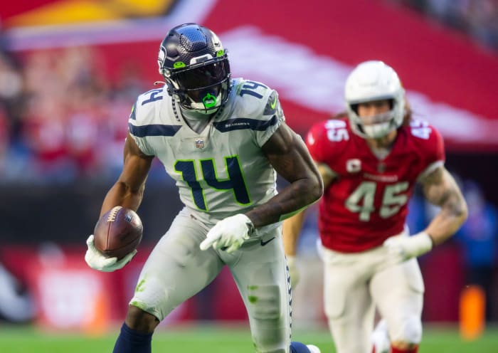 Jan 9, 2022; Glendale, Arizona, USA; Seattle Seahawks wide receiver DK Metcalf (14) against the Arizona Cardinals at State Farm Stadium.